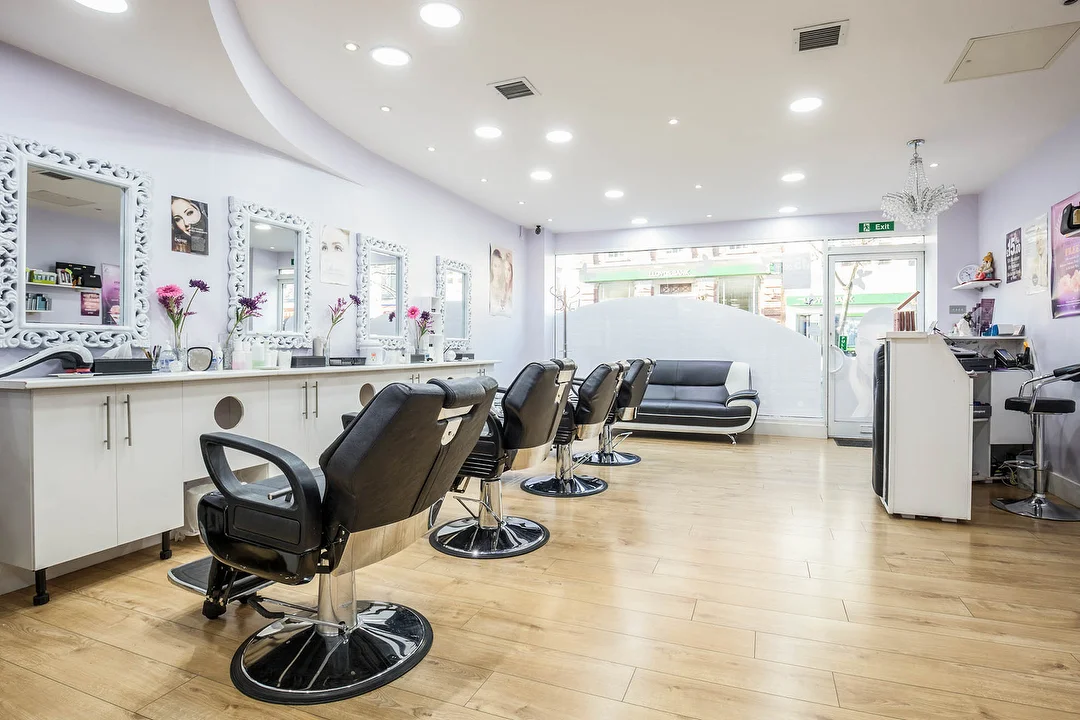 Parlour / Makeup Artist